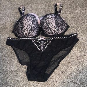 Victoria’s Secret bra and panty set.  38d and XL.  Dream Angels lined Demi